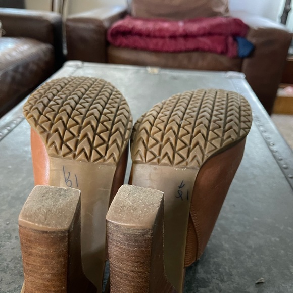 Vintage 1990’s Amanda Smith Cognac Leather High Heel Clogs in a size 9 - Picture 7 of 8